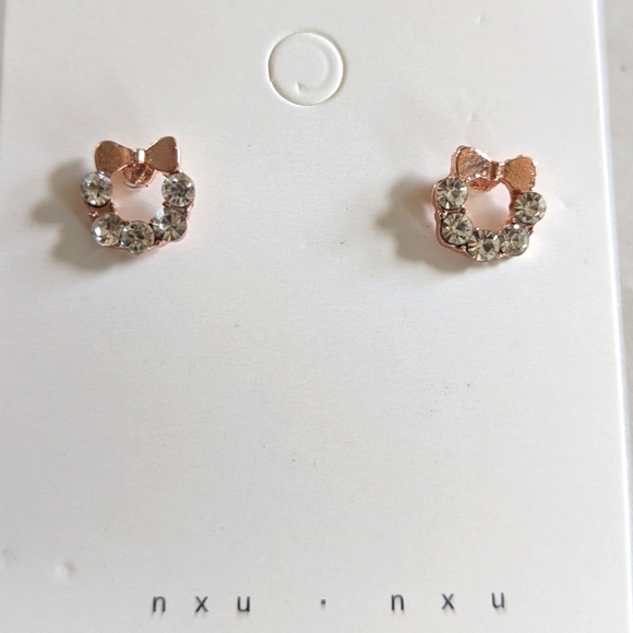 Earrings - Studs with wreath - Picture 1 of 2